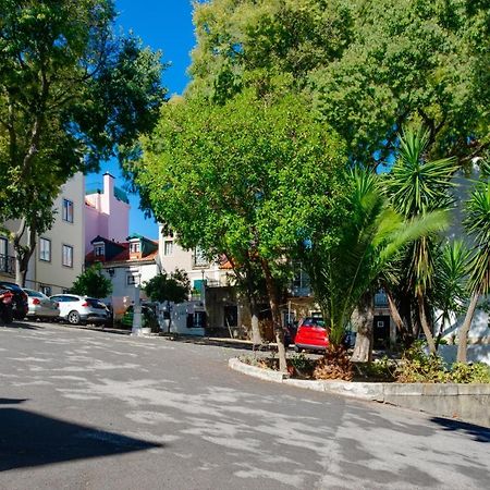 Cozy House By Famous Flea Market With Terrace Lisbon Bagian luar foto