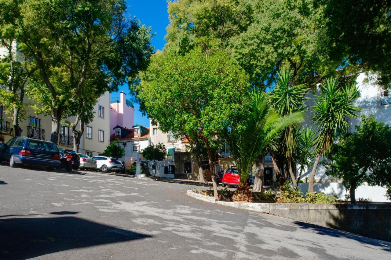 Cozy House By Famous Flea Market With Terrace Lisbon Bagian luar foto