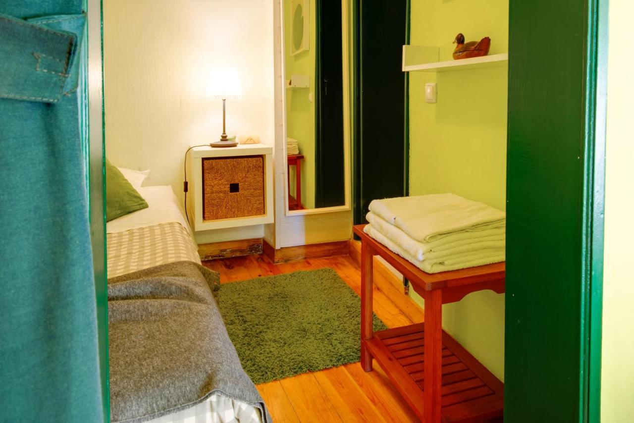 Cozy House By Famous Flea Market With Terrace Lisbon Bagian luar foto
